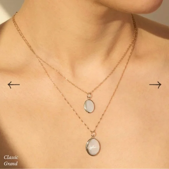 Classic silver dollhouse locket “L” engravement by Catbird - Picture 2 of 5